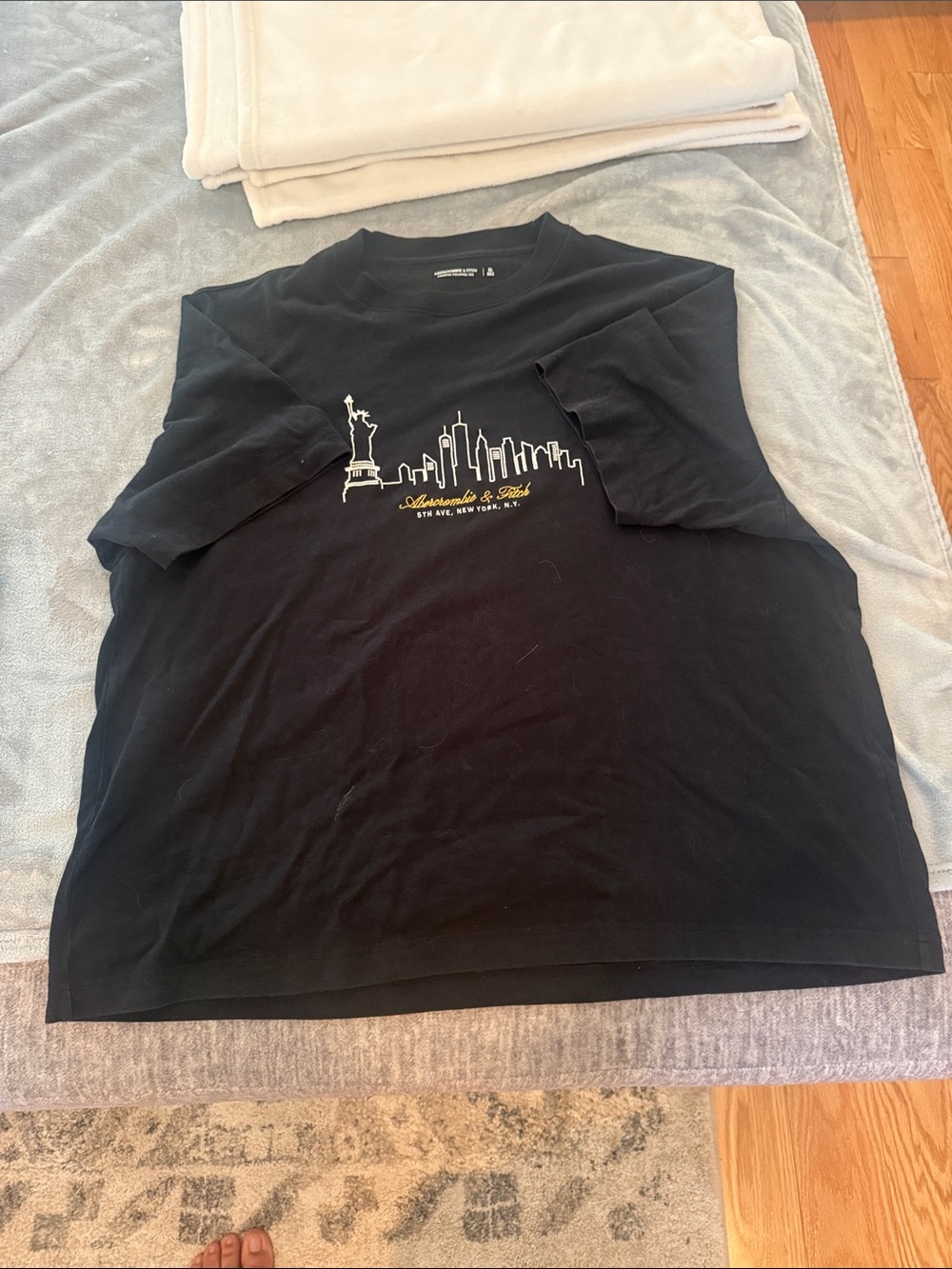 Abercrombie & Fitch Black Short-Sleeve Skyline Tee with White & Gold Graphic